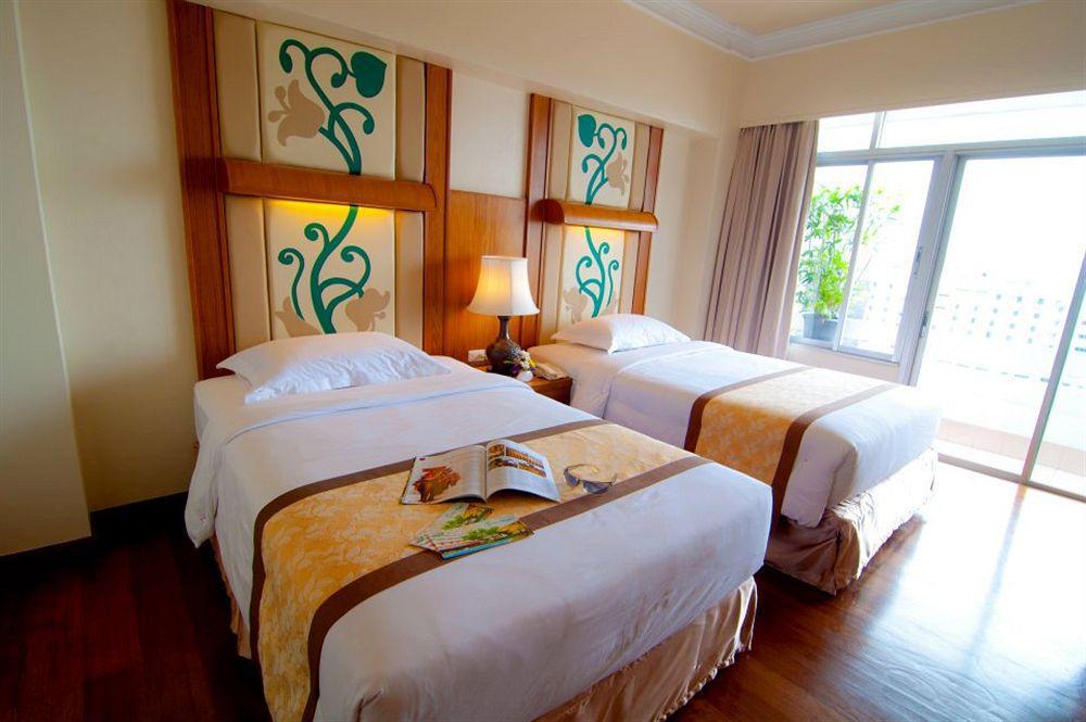 Golden Beach Hotel Pattaya Exterior photo