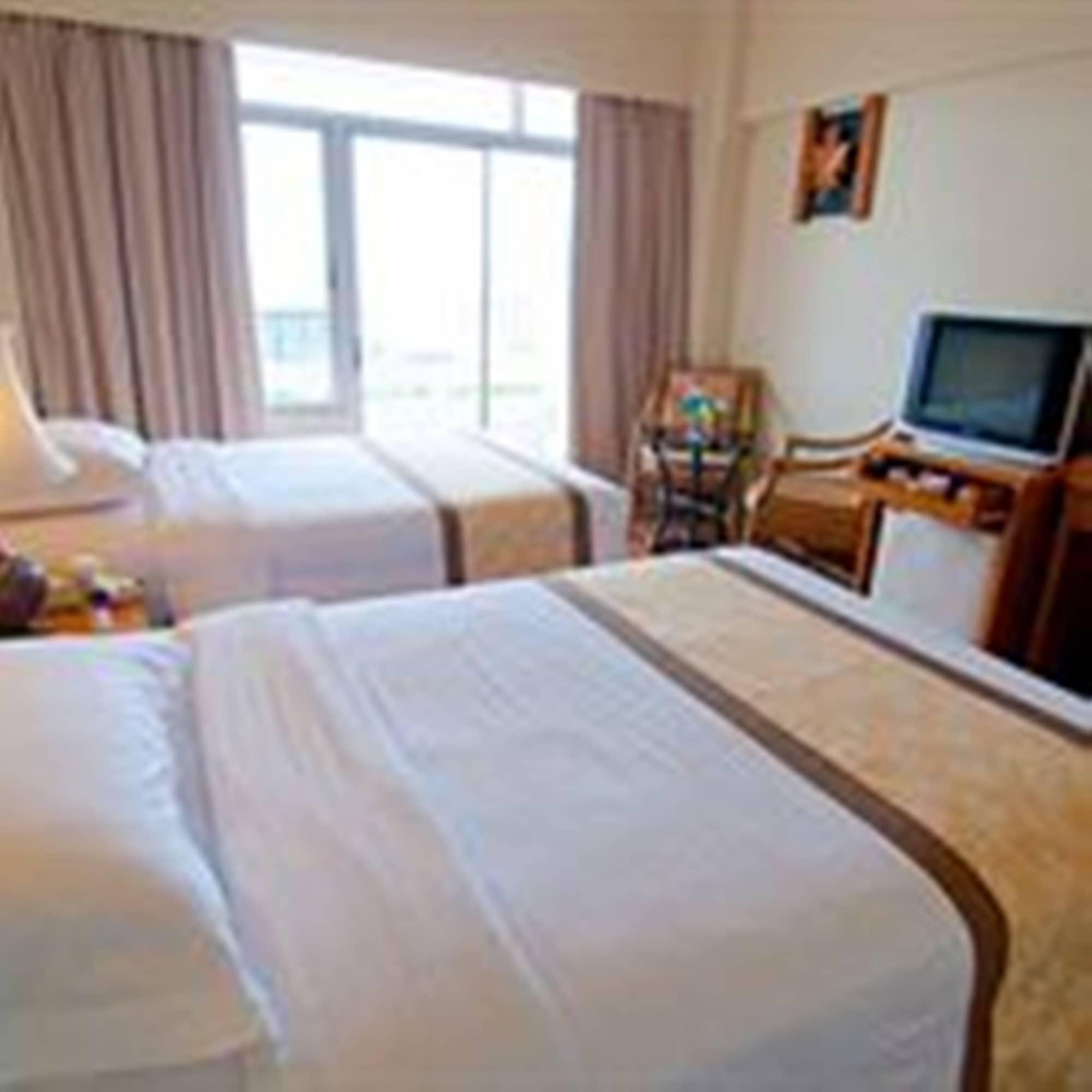 Golden Beach Hotel Pattaya Exterior photo