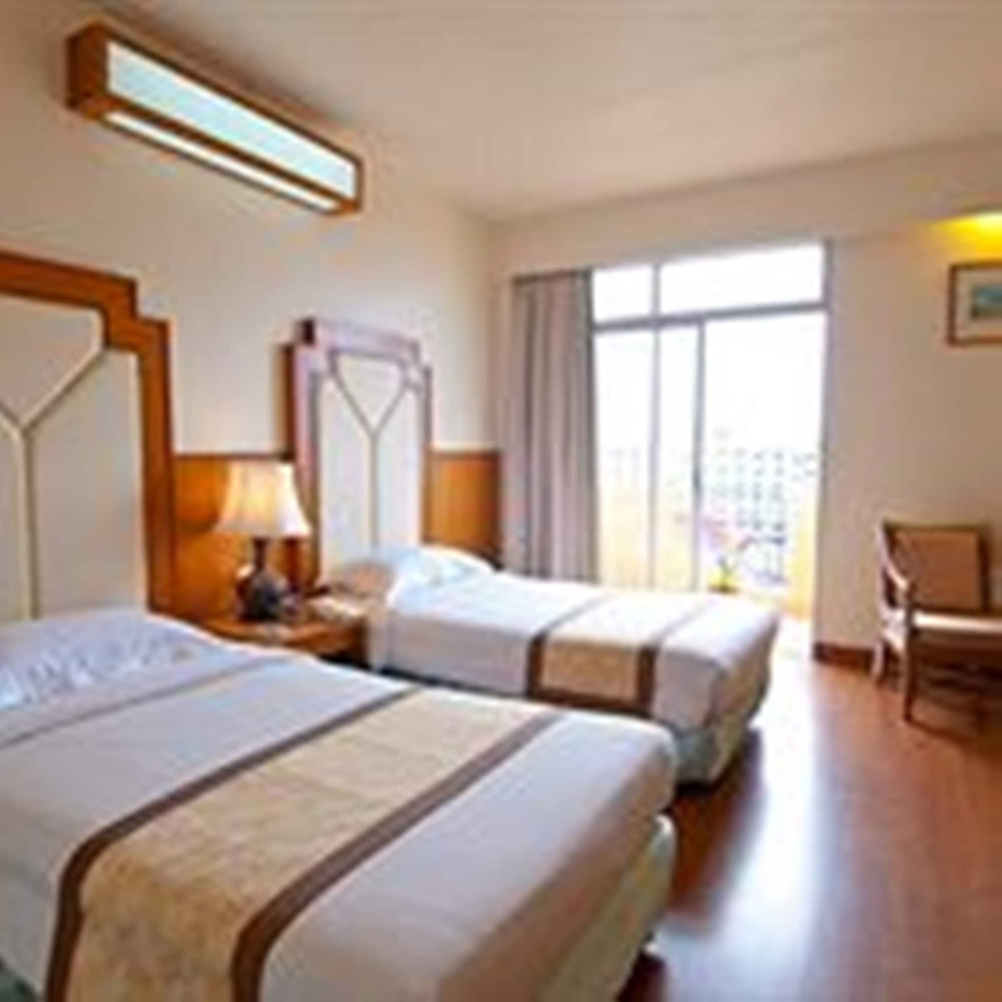 Golden Beach Hotel Pattaya Exterior photo