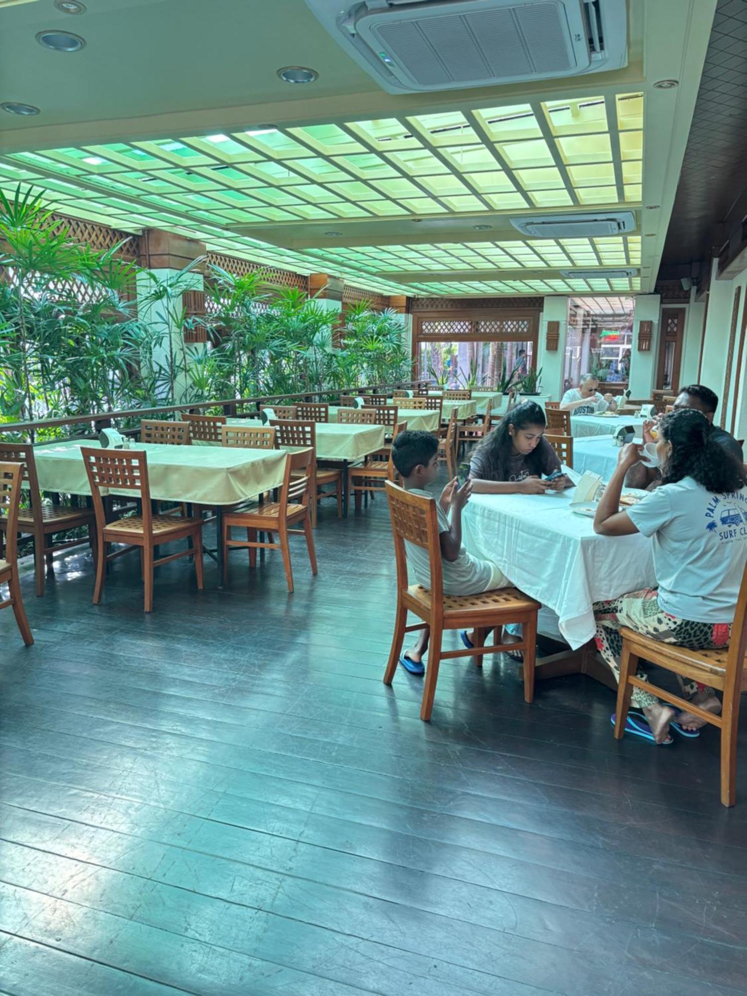 Golden Beach Hotel Pattaya Exterior photo