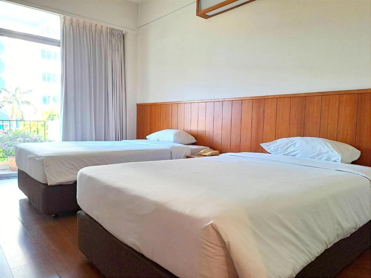 Golden Beach Hotel Pattaya Exterior photo