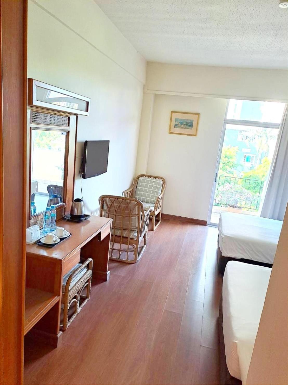 Golden Beach Hotel Pattaya Exterior photo