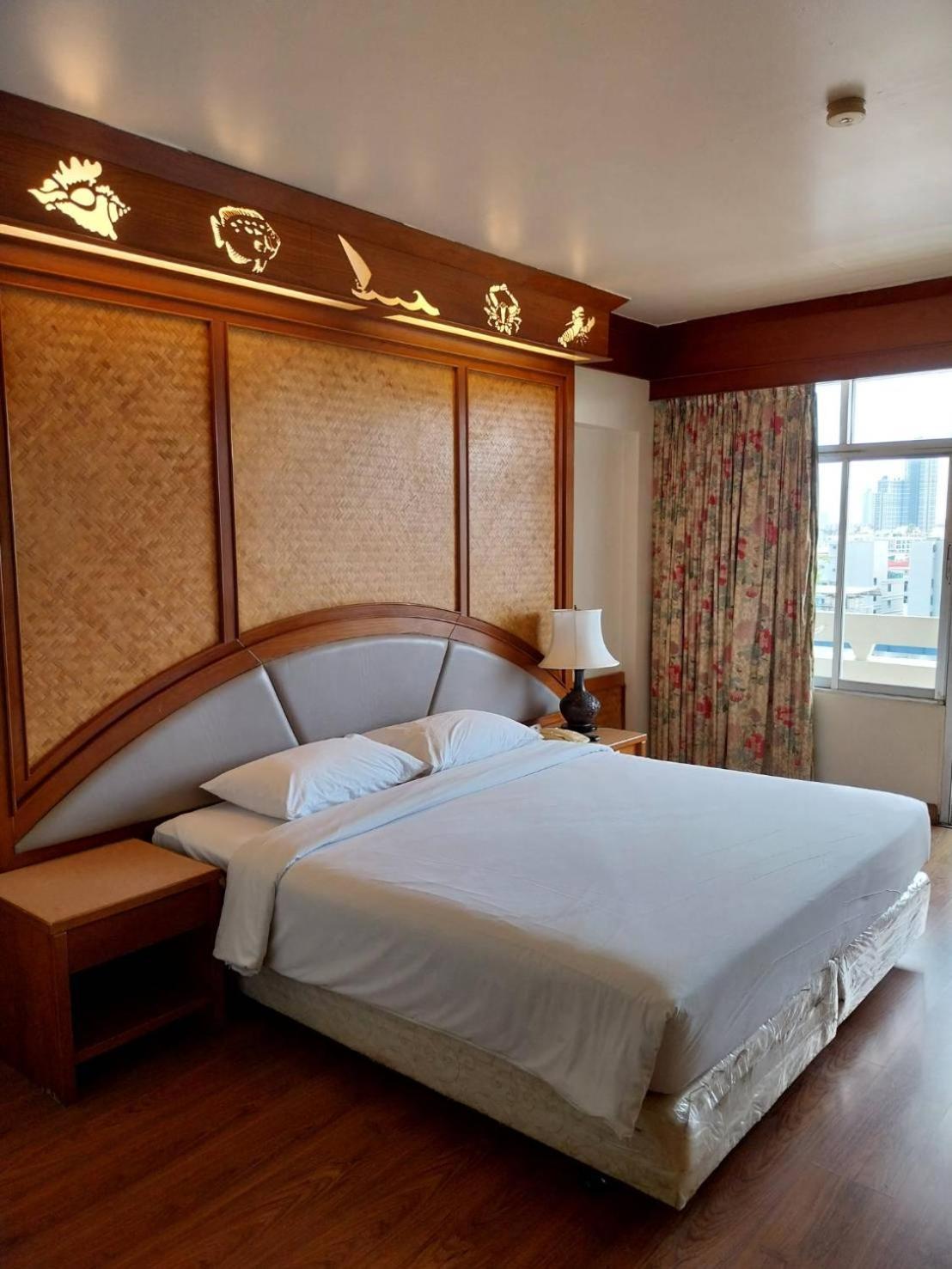 Golden Beach Hotel Pattaya Exterior photo
