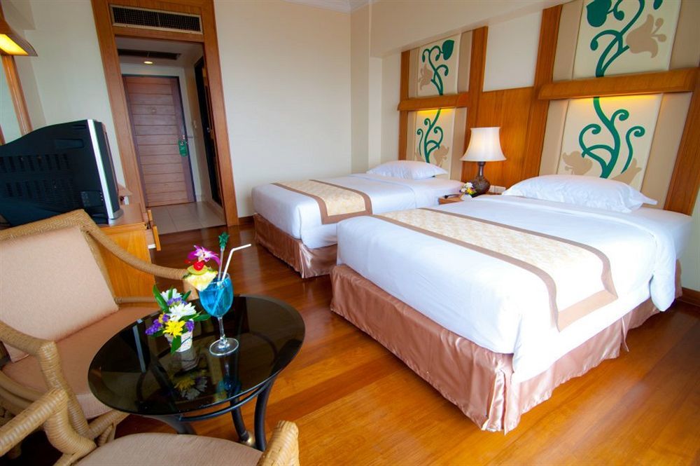 Golden Beach Hotel Pattaya Exterior photo