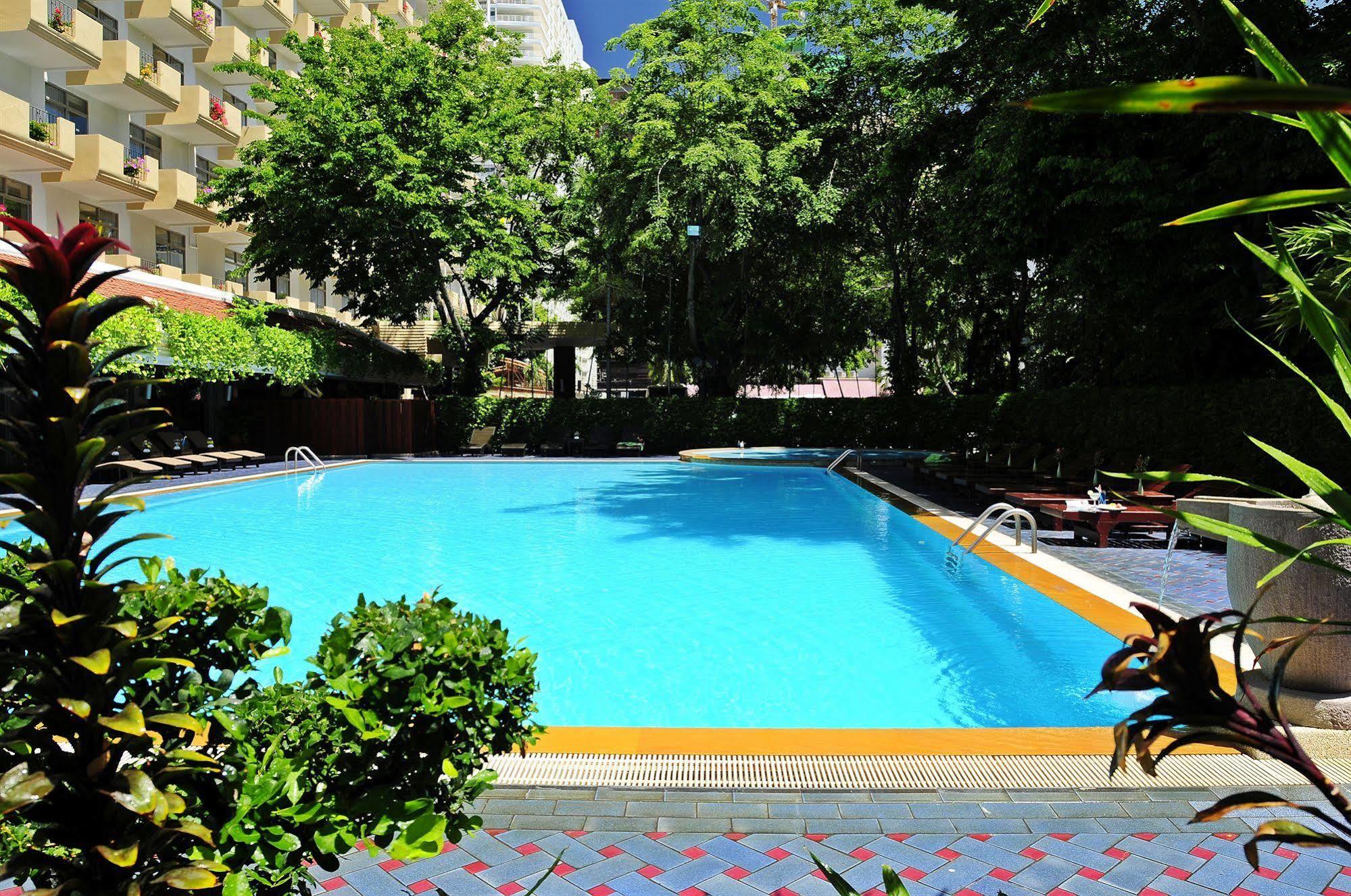 Golden Beach Hotel Pattaya Exterior photo
