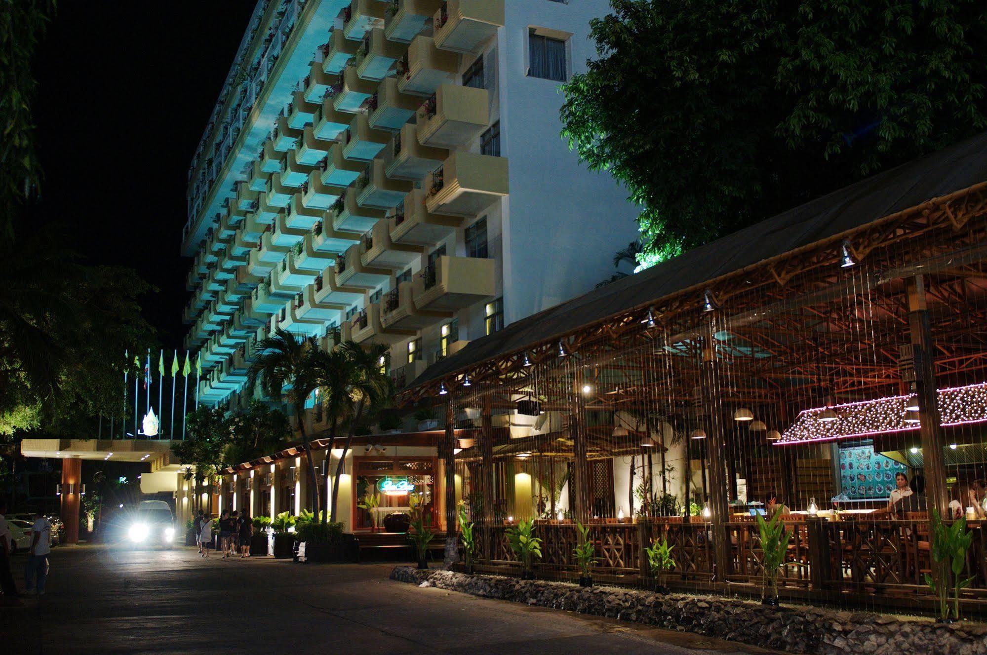 Golden Beach Hotel Pattaya Exterior photo