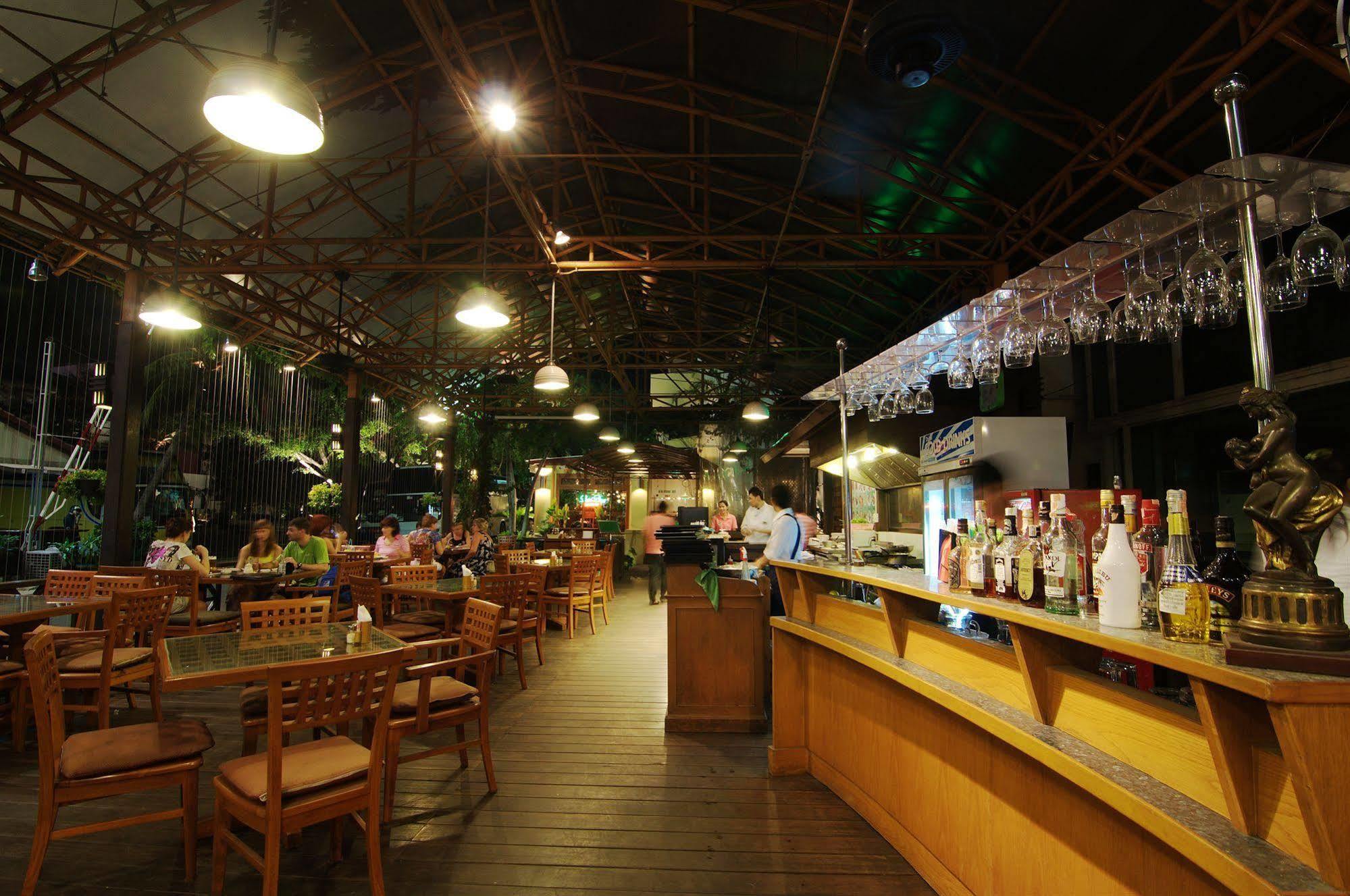 Golden Beach Hotel Pattaya Exterior photo